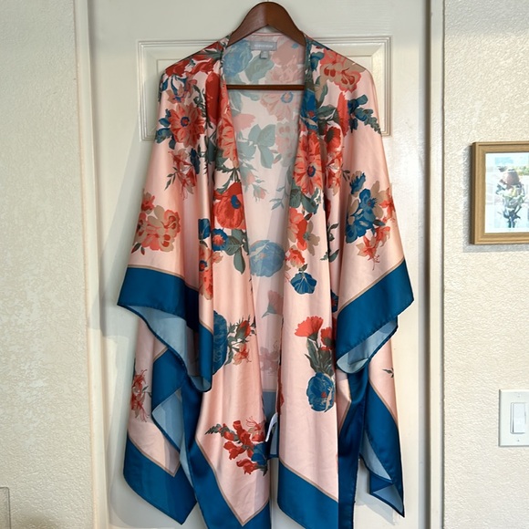 Nordstrom Pink and Blue Floral Wrap/Shawl One size - Picture 5 of 8